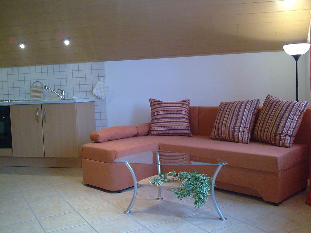 Herresbach Fliederhof Ferienwohnungen חדר תמונה