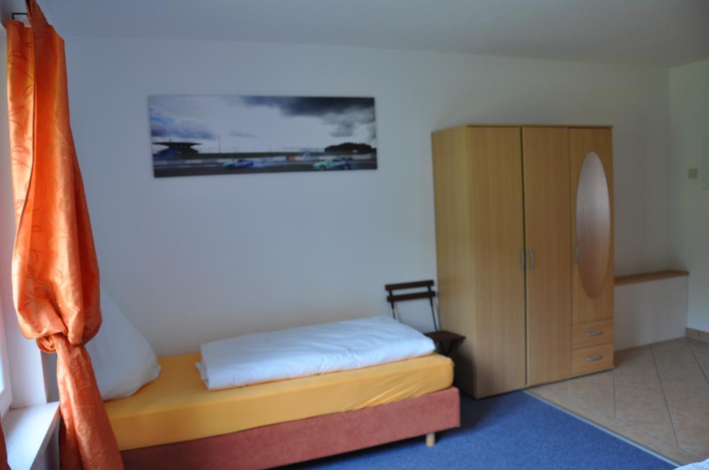 Herresbach Fliederhof Ferienwohnungen חדר תמונה