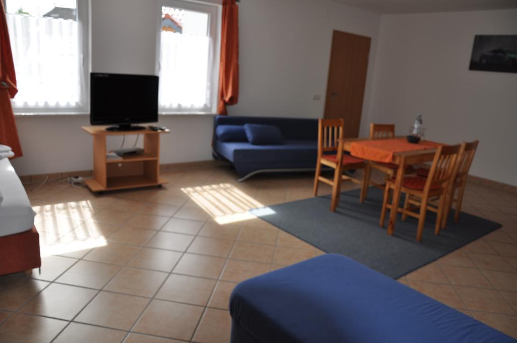 Herresbach Fliederhof Ferienwohnungen חדר תמונה